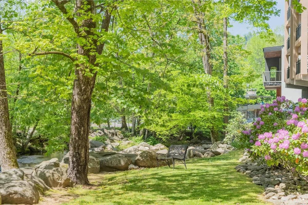 Gatehouse Condo by Beyond Expectations With Views