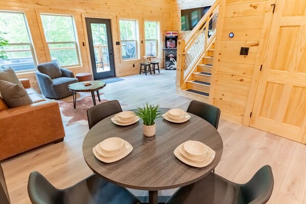 House - Green Bear Cabin by Beyond Expectations With Hot Tub (Sevierville)