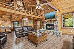 Suite | 6 bedrooms - Hibernation Station by Beyond Expectations (Sevierville)