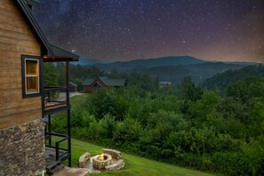 Suite | 6 bedrooms - Hibernation Station by Beyond Expectations (Sevierville)
