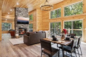 Suite - Bearodise by Beyond Expectations With Hot Tub (Sevierville)