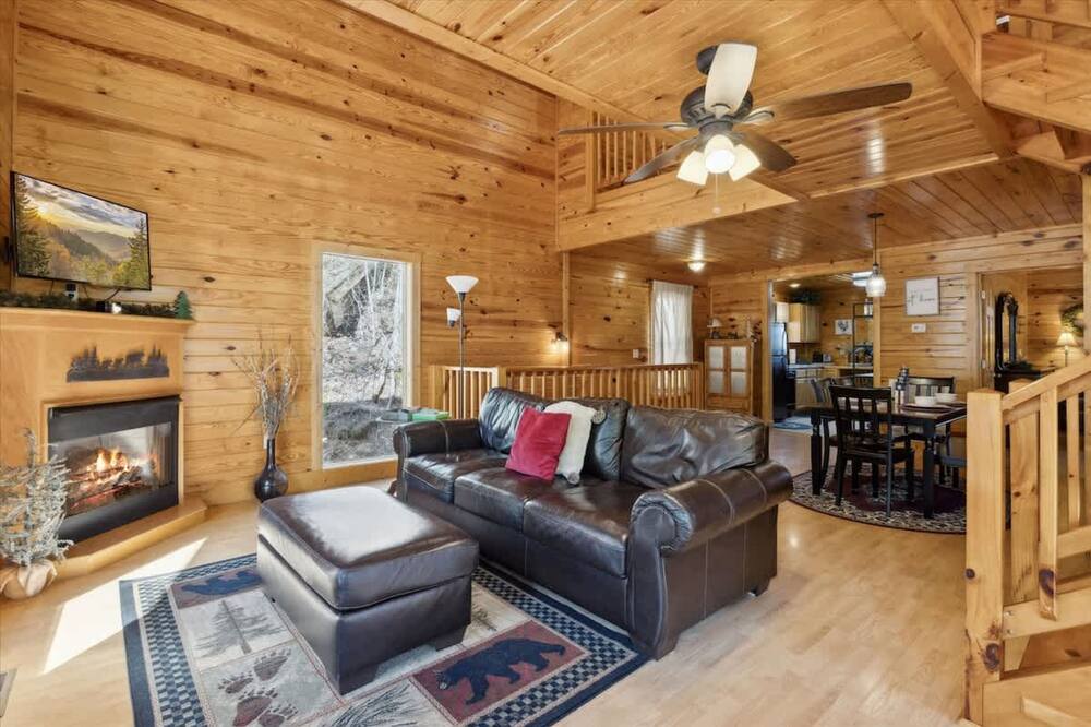 Kuntree Cabin by Beyond Expectations With Hot Tub