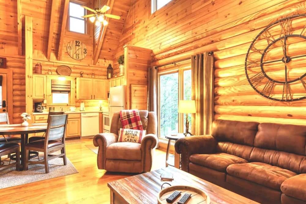 Rise n Shine Cabin by Beyond Expectations With Hot Tub