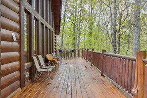 Suite | 3 bedrooms - Looky Yonder Cabin by Beyond Expectations With Hot Tub (Gatlinburg)