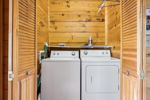 Suite | 3 bedrooms - Looky Yonder Cabin by Beyond Expectations With Hot Tub (Gatlinburg)