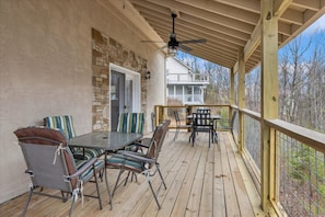 House | 3 bedrooms - Hawks Nest Cabin by Beyond Expectations With Hot Tub (Sevierville)