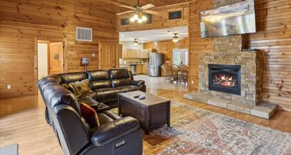 Hawks Nest Cabin by Beyond Expectations With Hot Tub
