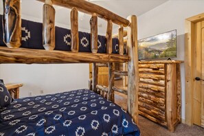 House | 3 bedrooms - Hawks Nest Cabin by Beyond Expectations With Hot Tub (Sevierville)