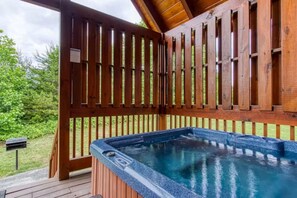 House | 4 bedrooms - Pinewood Lodge by Beyond Expectations With Firepit (Pigeon Forge)