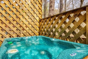 House | 2 bedrooms - Laceys Place by Beyond Expectations With Hot Tub (Sevierville)