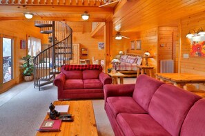 House - Snuggle Bug by Beyond Expectations With Hot Tub (Gatlinburg)