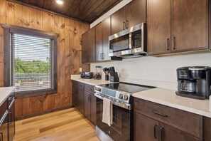 Room - Peak Pursuit by Beyond Expectations Mountain Home With Indoor Pool (Pigeon Forge)