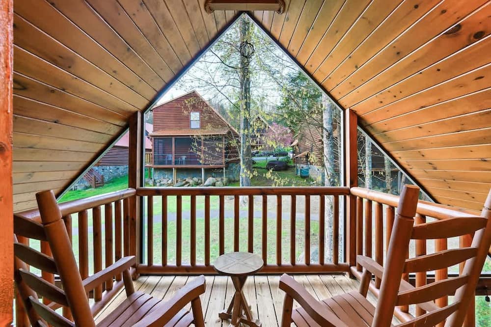 Dotties Place Cabin by Beyond Expectations With Hot Tub