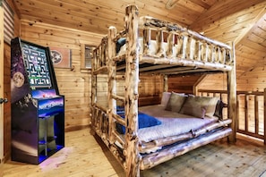 House | 2 bedrooms - Dotties Place Cabin by Beyond Expectations With Hot Tub (Gatlinburg)