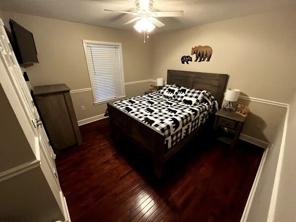 Suite | 3 bedrooms - Kuntree Retreat Cabin by Beyond Expectations With Hot Tub (Sevierville)