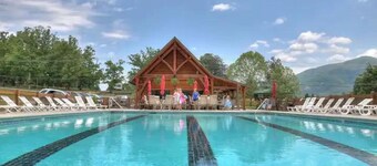 Kuntree Retreat Cabin by Beyond Expectations With Hot Tub
