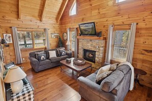 House - Firefly Holler Cabin by Beyond Expectations With Hot Tub (Pigeon Forge)