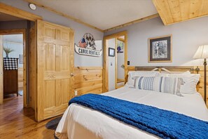 Suite - Firefly Holler Cabin by Beyond Expectations With Hot Tub (Pigeon Forge)