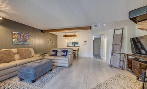 House | 2 bedrooms - Ski View Condo by Beyond Expectations With Fireplace (Gatlinburg)