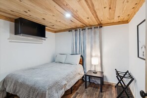 Room - Creekside Retreat by Beyond Expectations (Pigeon Forge)