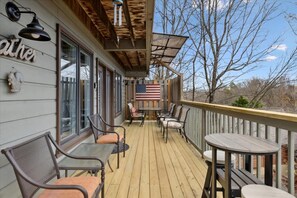 Suite - Bear Valley Cabin by Beyond Expectations (Pigeon Forge)