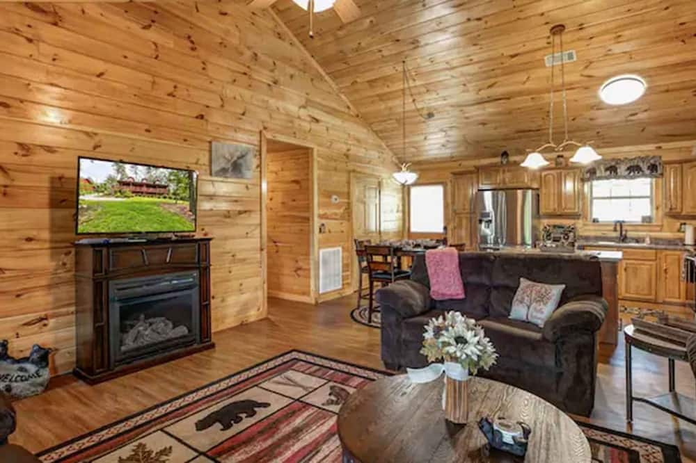 Magic Mountain Cabin by Beyond Expectations With Views - Pigeon Forge, TN