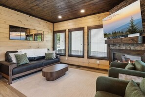 House - Peak Overlook by Beyond Expectations Mountain Retreat With Hot Tub (Pigeon Forge)