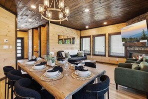 House - Peak Overlook by Beyond Expectations Mountain Retreat With Hot Tub (Pigeon Forge)