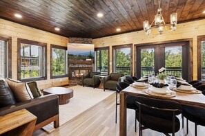 House - Peak Overlook by Beyond Expectations Mountain Retreat With Hot Tub (Pigeon Forge)