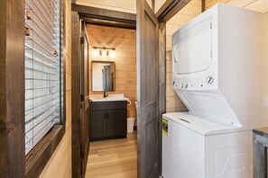 House - Peak Overlook by Beyond Expectations Mountain Retreat With Hot Tub (Pigeon Forge)