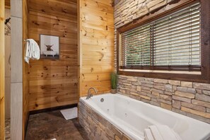 House | 3 bedrooms - Sharp Hollow Mountain Home by Beyond Expectations With Hot Tub (Pigeon Forge)