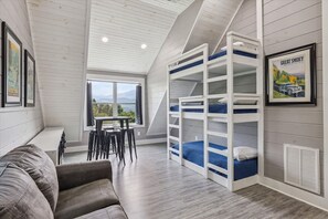 Suite - Mountain View Beauty by Beyond Expectations (Gatlinburg)