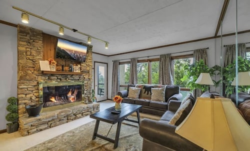 Misty Mountain Condo by Beyond Expectations With Hot Tub