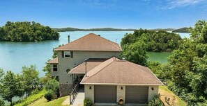 House - Lighthouse Lookout by Beyond Expectations With Dock (Sevierville)