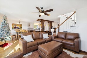 House - Lighthouse Lookout by Beyond Expectations With Dock (Sevierville)