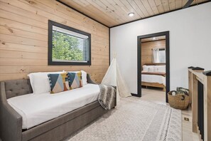 House | 3 bedrooms - Villa De Luxe Cabin by Beyond Expectations With Pool (Pigeon Forge)