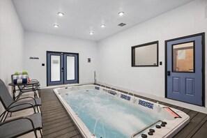 Suite - Villa De Luxe Cabin by Beyond Expectations With Pool (Pigeon Forge)