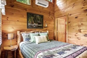 Suite - Black Bear Bungalow by Beyond Expectations (Gatlinburg)
