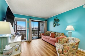 Smart TV, DVD player, stereo - 🌊Ocean Views | Steps to Beach | Family Friendly Amenities | Tilghman Beach Unit (North Myrtle Beach)