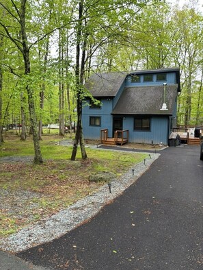 Exterior - The Mountain Home- Cabin near Ski Slopes and Lake (Lackawaxen)
