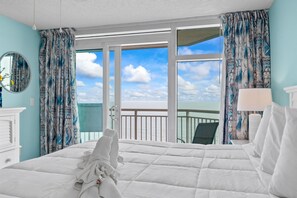 2 bedrooms, iron/ironing board, free WiFi, bed sheets - NEW Oceanfront Master 2bd/2ba Free Parking & WiFi (Myrtle Beach)