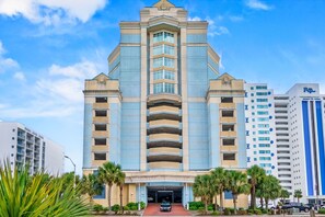 Exterior - NEW Oceanfront Master 2bd/2ba Free Parking & WiFi (Myrtle Beach)