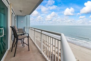 Property grounds - NEW Oceanfront Master 2bd/2ba Free Parking & WiFi (Myrtle Beach)