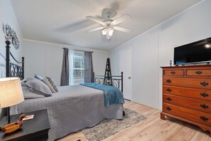 3 bedrooms, iron/ironing board, free WiFi - Muddy Creek Lake Home (Dandridge)