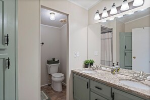 Bathroom - Muddy Creek Lake Home (Dandridge)