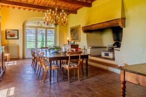 Dining - Villa 'La Vigna' with Private Pool, Wi-Fi and Air Conditioning (Gavorrano)
