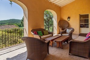 Terrace/patio - Villa 'La Vigna' with Private Pool, Wi-Fi and Air Conditioning (Gavorrano)