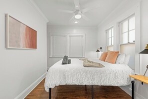 Bedroom - Fountain City Home 4br 2ba (5 miles from UT) (Knoxville)