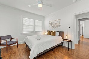 Bedroom - Fountain City Home 4br 2ba (5 miles from UT) (Knoxville)