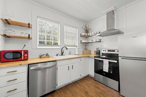 Kitchen - Fountain City Home 4br 2ba (5 miles from UT) (Knoxville)